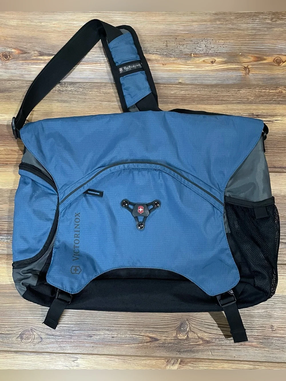 Victorinox Swiss Army Messenger Bag Blue Canvas School Office Commute Backpack